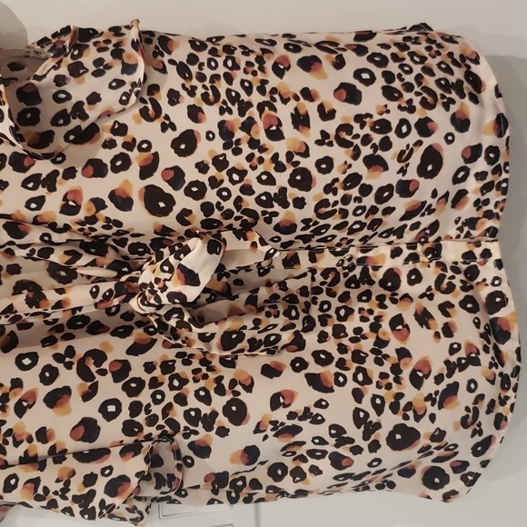 Cupcakes and Cashmere Blouse Cheeta print CA 35884 Womens Small - Picture 7 of 10